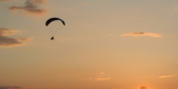 Tandemový motorový paragliding prelet okolo Liptovskej Mary