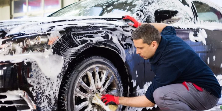 Množstvo programov pre krásne čisté lesklé auto
