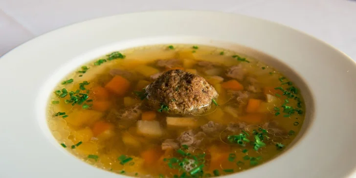 Oslávte promócie honosným obedom! Menu s bravčovou panenkou alebo s pečeným pstruhom