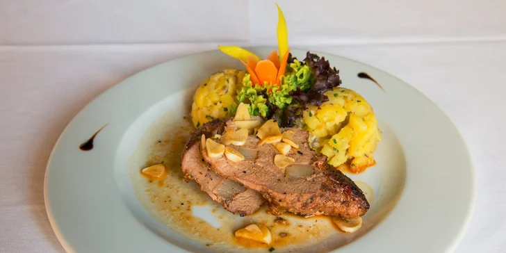 Oslávte promócie honosným obedom! Menu s bravčovou panenkou alebo s pečeným pstruhom
