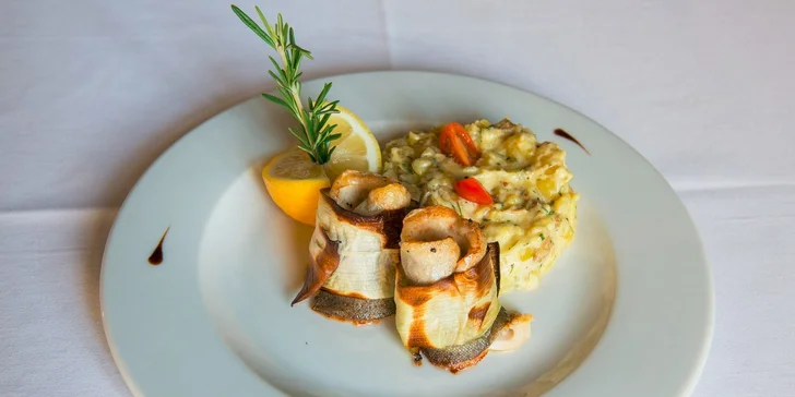 Oslávte promócie honosným obedom! Menu s bravčovou panenkou alebo s pečeným pstruhom