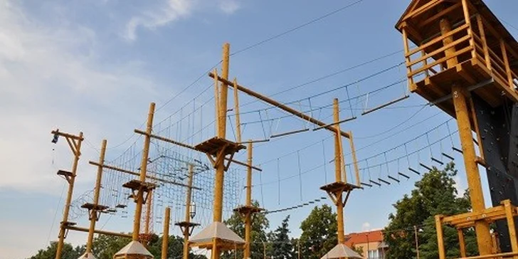 Atrakcie v outdoorovom lanovom centre pre deti aj dospleých