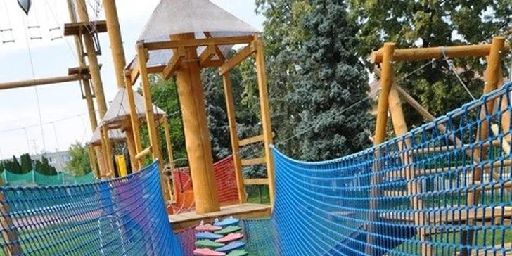 Atrakcie v outdoorovom lanovom centre pre deti aj dospleých