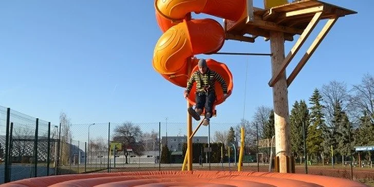 Atrakcie v outdoorovom lanovom centre pre deti aj dospleých
