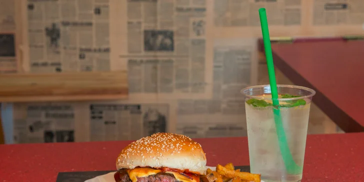 Poctivý hamburger s domácimi hranolčekmi a limča