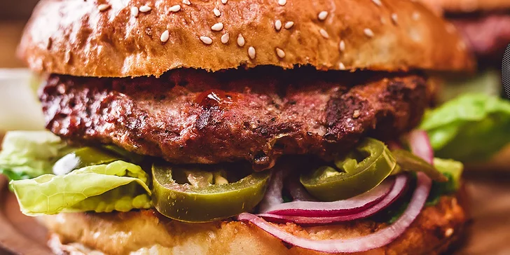 4 druhy domácich hamburgerov plus pivo alebo Kofola