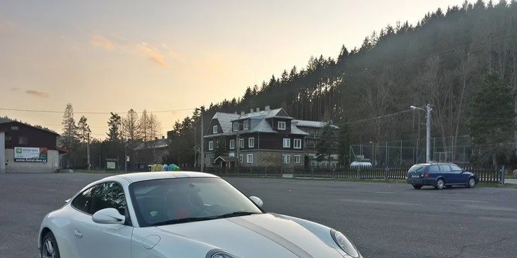 Je tu opäť parádna jazda ikonou PORSCHE CARRERA 911!