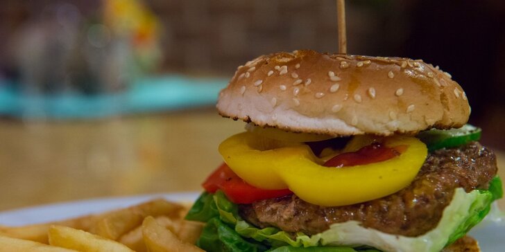 Americký hamburger s hranolčekmi - pravá americká pochúťka za jedinečnú cenu!