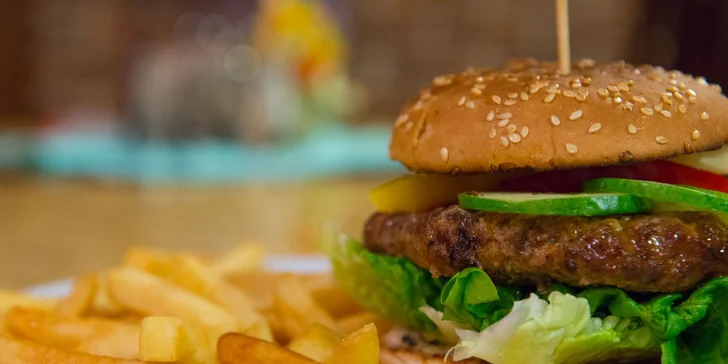 Americký hamburger s hranolčekmi - pravá americká pochúťka za jedinečnú cenu!