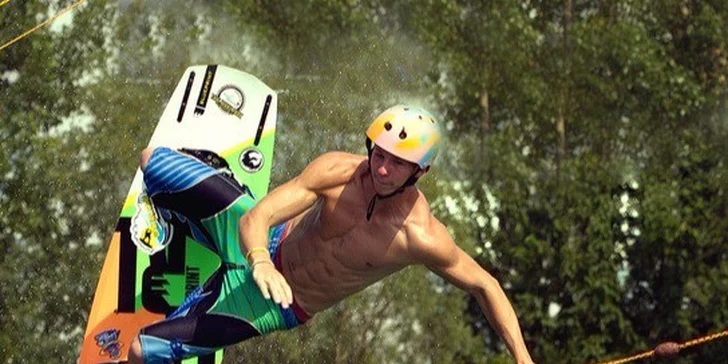 Vzrušujúci celodenný wakeboarding na Zlatých Pieskoch