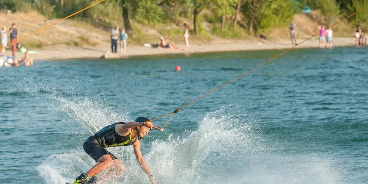 Vzrušujúci celodenný wakeboarding na Zlatých Pieskoch