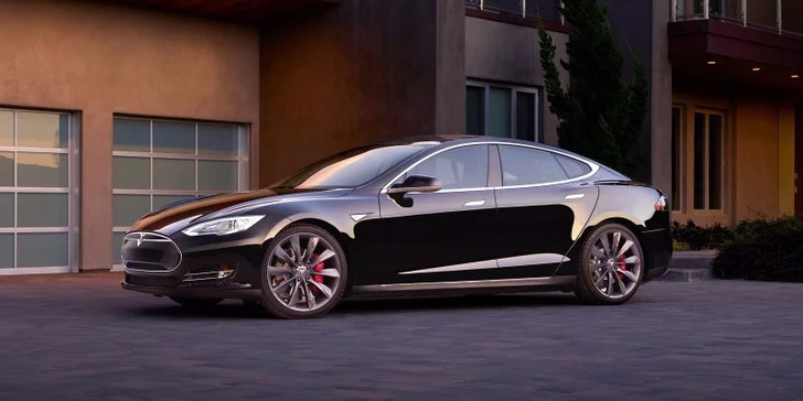 Toto tu ešte nebolo! Zajazdite si na luxusnom elektrickom aute Tesla model S P85+, ktoré vyráža dych vodičom po celom svete!