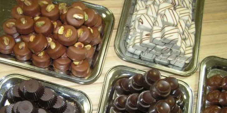1,90 eur za šálku kávy a 50 gramov čokoládových praliniek v centre Trnavy! Teraz so zľavou 63%