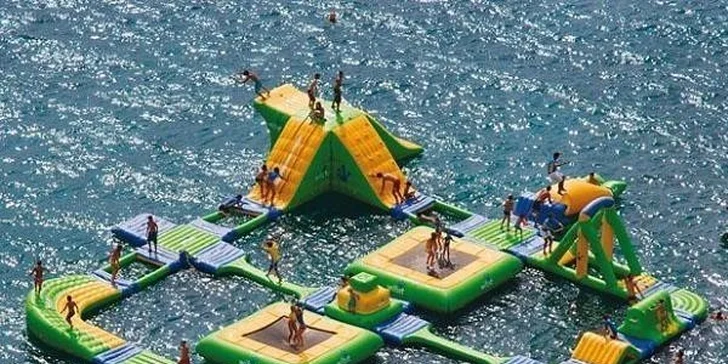 Letná dovolenka v Hoteli Dixon**** s celodennými vstupmi na plážové kúpalisko s Aqua Fun parkom priamo pri hoteli