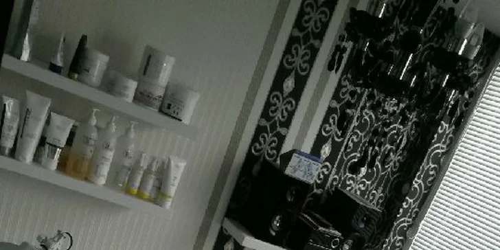 Očarujúce 4D mihalnice značky Goldlashes , permanentný make up obočia - 3D čiarkovanou metódou.
