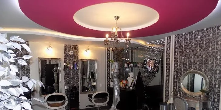 Očarujúce 4D mihalnice značky Goldlashes , permanentný make up obočia - 3D čiarkovanou metódou.