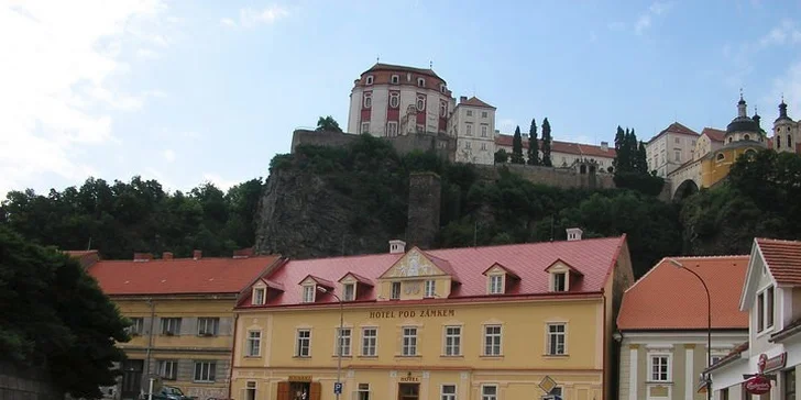 Romantika pri Vranovskej priehrade a zámku