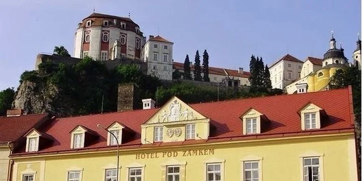 Romantika pri Vranovskej priehrade a zámku