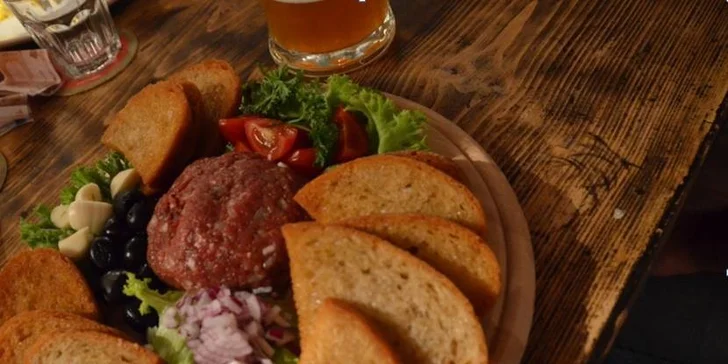 Pivo a pivné pochutiny alebo tatarák v Pivovare Trogár