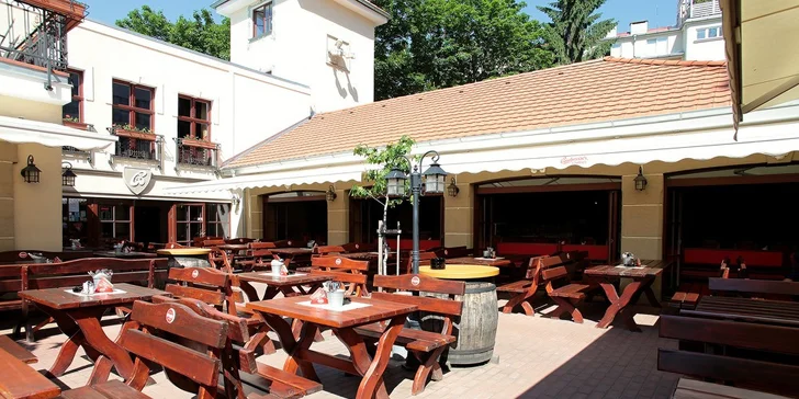 Poriadne hody pre poriadnych chlapov! 4 čapované Budvary a pol kila pečeného prasaťa