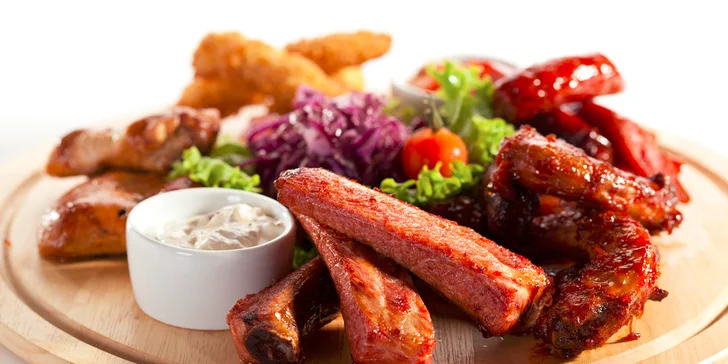 Steak z hovädzej sviečkovice alebo gril tanier pre 2 osoby, vychladené pivko samozrejmosťou!