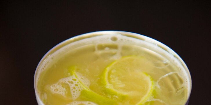 Schlaďte sa vynikajúcimi miešanými alko drinkami alebo osviežujúcimi limonádami v AVE Café!