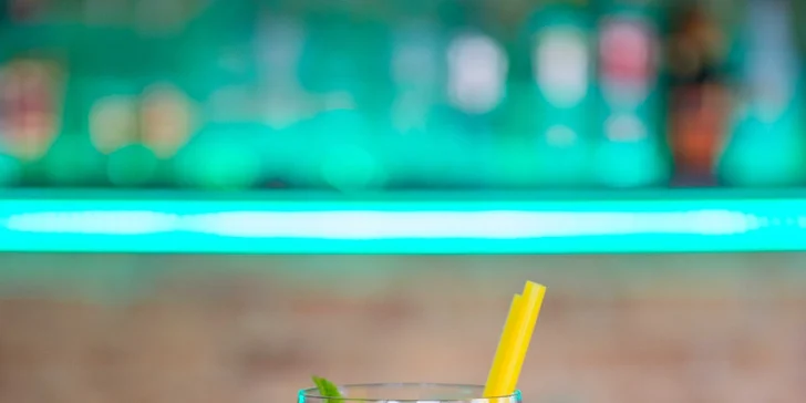 Schlaďte sa vynikajúcimi miešanými alko drinkami alebo osviežujúcimi limonádami v AVE Café!
