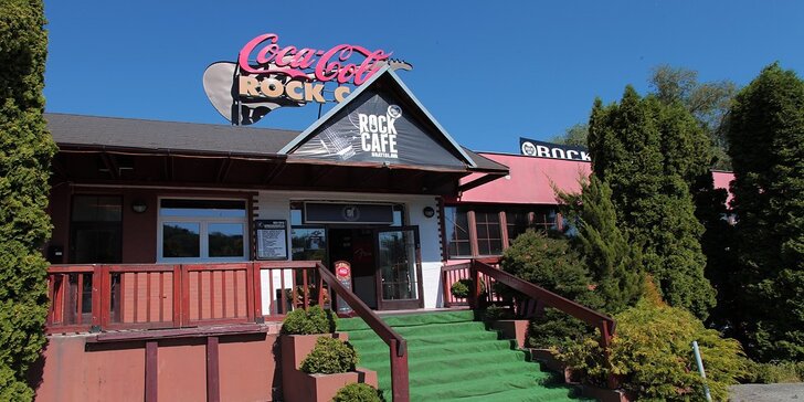 Bravčové rebierka s oblohou a veľké pivo v Rock Cafe