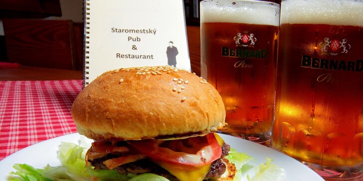 2 veľké pivá a poctivý burger v Staromestskom Pube