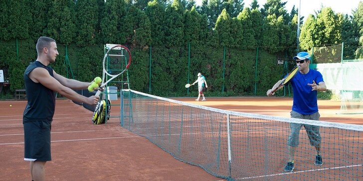 Individuálna hodina tenisu s trénerom alebo permanentky na 10 hodín
