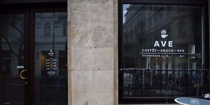 Schlaďte sa vynikajúcimi miešanými alko drinkami alebo osviežujúcimi limonádami v AVE Café!