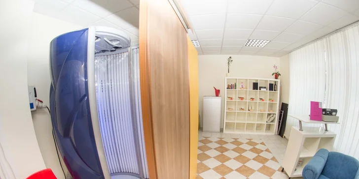Mladistvo krásna z kolária a bronzovo hnedá zo solária