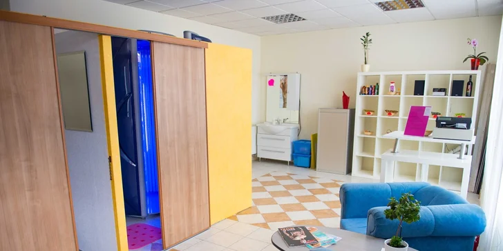 Mladistvo krásna z kolária a bronzovo hnedá zo solária