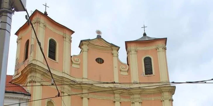 Dve malé pivá a k tomu pizza štangle s dresingom podľa výberu