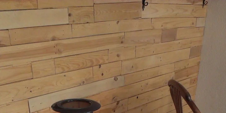Lahodný koláčik a espresso, cappuccino alebo exkluzívna káva aeropress