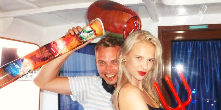 Zaži luxusnú zábavu na Party lodi v štýle Ibiza a využi super zľavu na drinky! Každý piatok, celé leto!