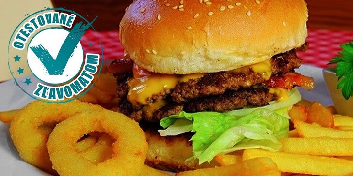 Najchutnejší hamburger v Starom Meste s hranolčekmi, cibuľovými krúžkami a šalátom coleslaw