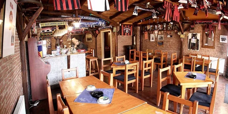 2 pivá s 2 klobásami alebo 1 pizzou v Trnavskom dvore