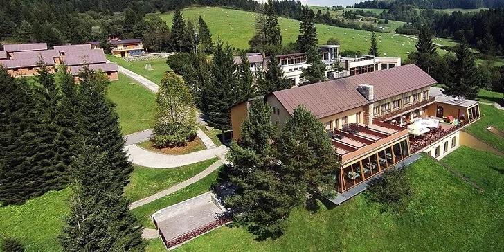 Jarná dovolenka so špičkovým wellness pre 4 až 6 osôb v prekrásnom prírodnom rezorte HOLIDAY PARK ORAVA***