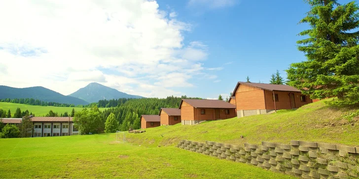 Jarná dovolenka so špičkovým wellness pre 4 až 6 osôb v prekrásnom prírodnom rezorte HOLIDAY PARK ORAVA***