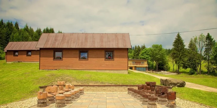 Jarná dovolenka so špičkovým wellness pre 4 až 6 osôb v prekrásnom prírodnom rezorte HOLIDAY PARK ORAVA***
