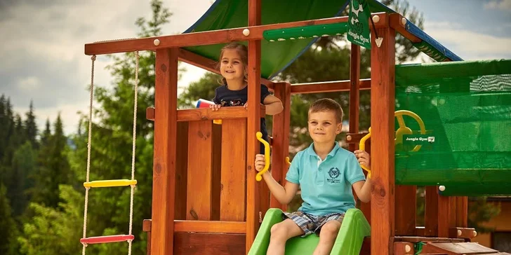 Jarná dovolenka so špičkovým wellness pre 4 až 6 osôb v prekrásnom prírodnom rezorte HOLIDAY PARK ORAVA***
