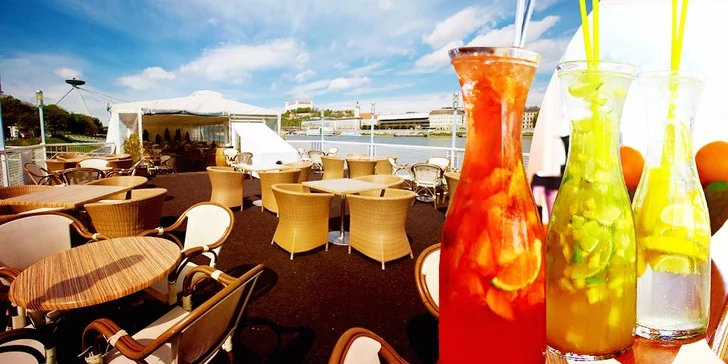 Vychutnajte si osviežujúce litrové limonády v kaviarni Loď Cafe