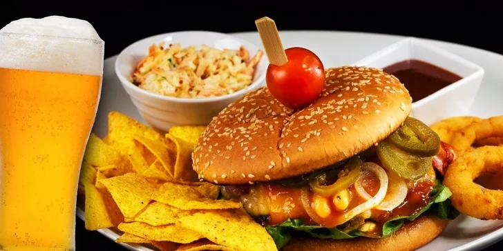 Mexico burger s hovädzím mäsom a veľké pivo Staropramen