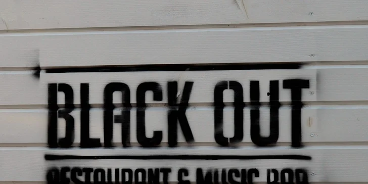 Pivo a rybacie pochúťky pre celú partiu v Black Out