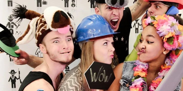 Kreatívne a zábavné fotky z každej party! FUTURE Fotobúdka