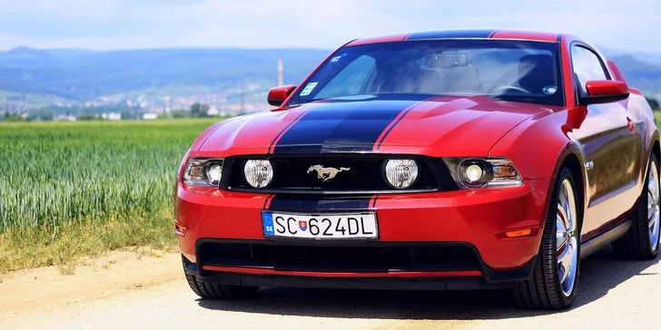 Vzrušujúca jazda na Forde Mustang GT