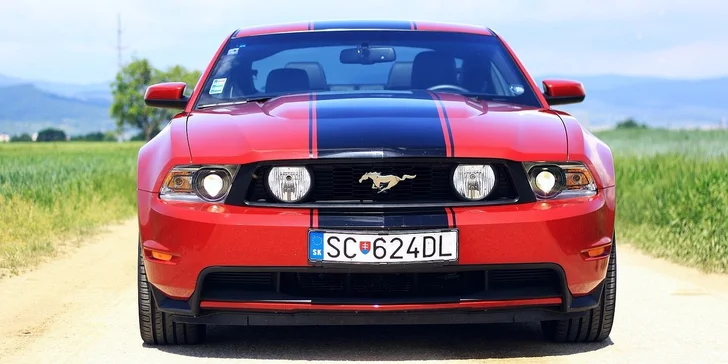 Vzrušujúca jazda na Forde Mustang GT