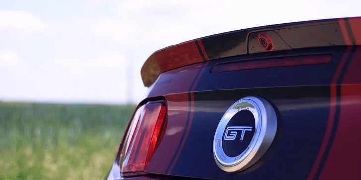 Vzrušujúca jazda na Forde Mustang GT