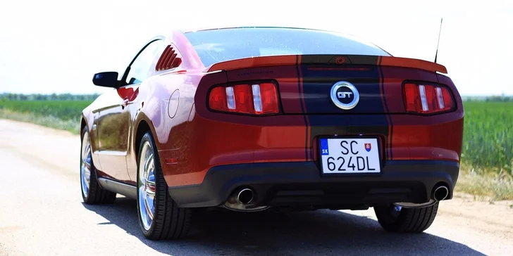Vzrušujúca jazda na Forde Mustang GT